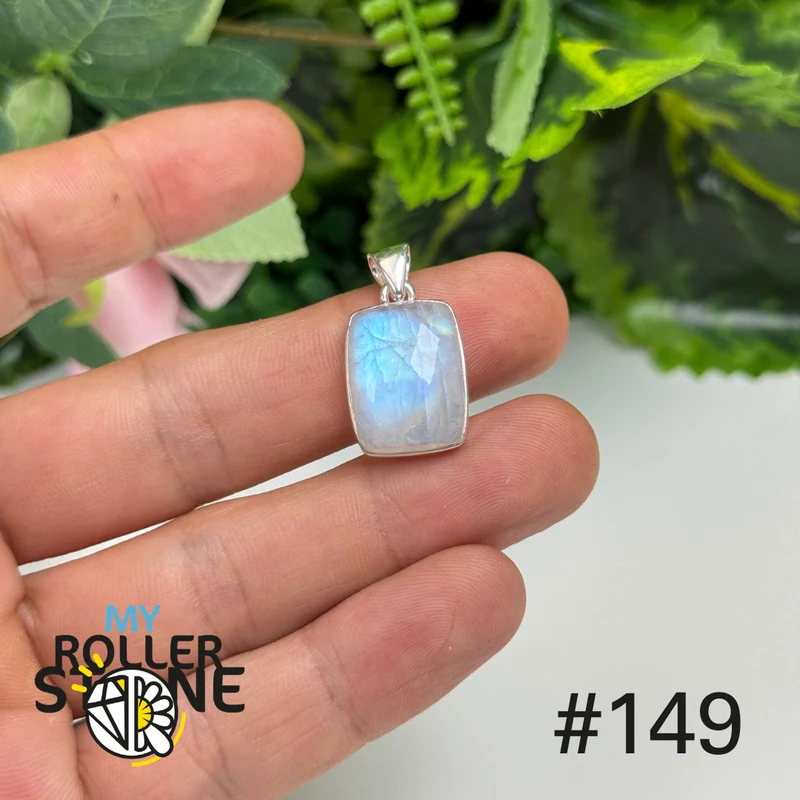 Silberanhänger mit blauem Feuermondstein #P149