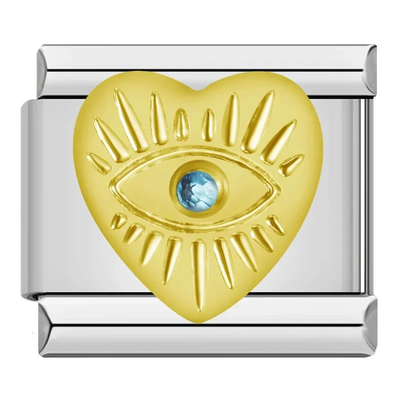 Auge auf goldenem Herz