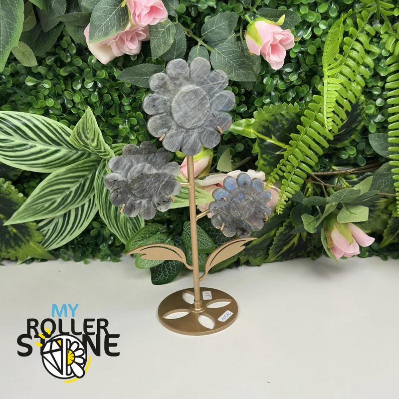 Blume auf Labradorit-Sockel