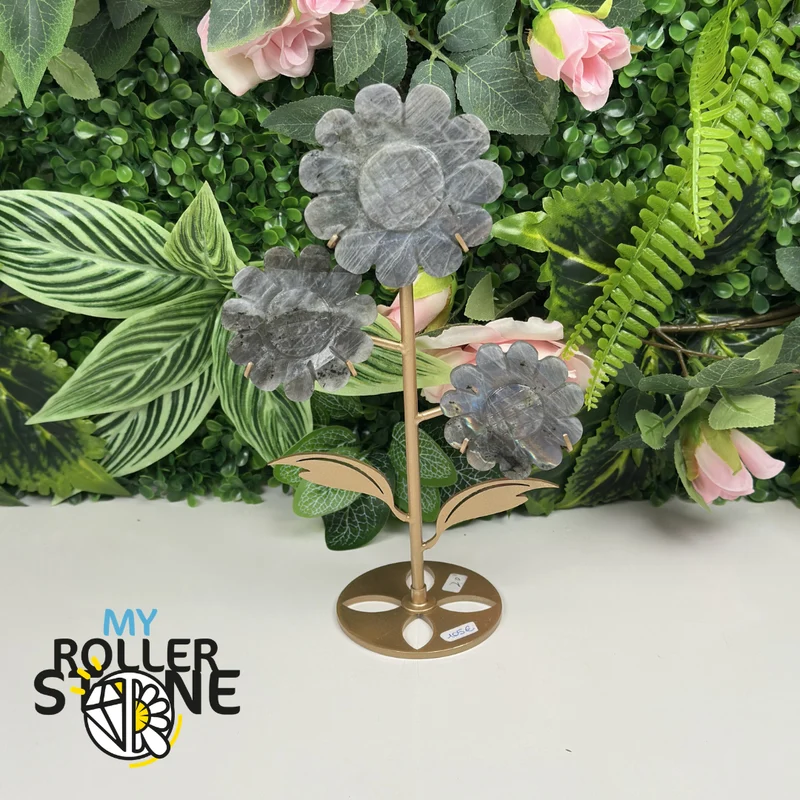 Blume auf Labradorit-Sockel