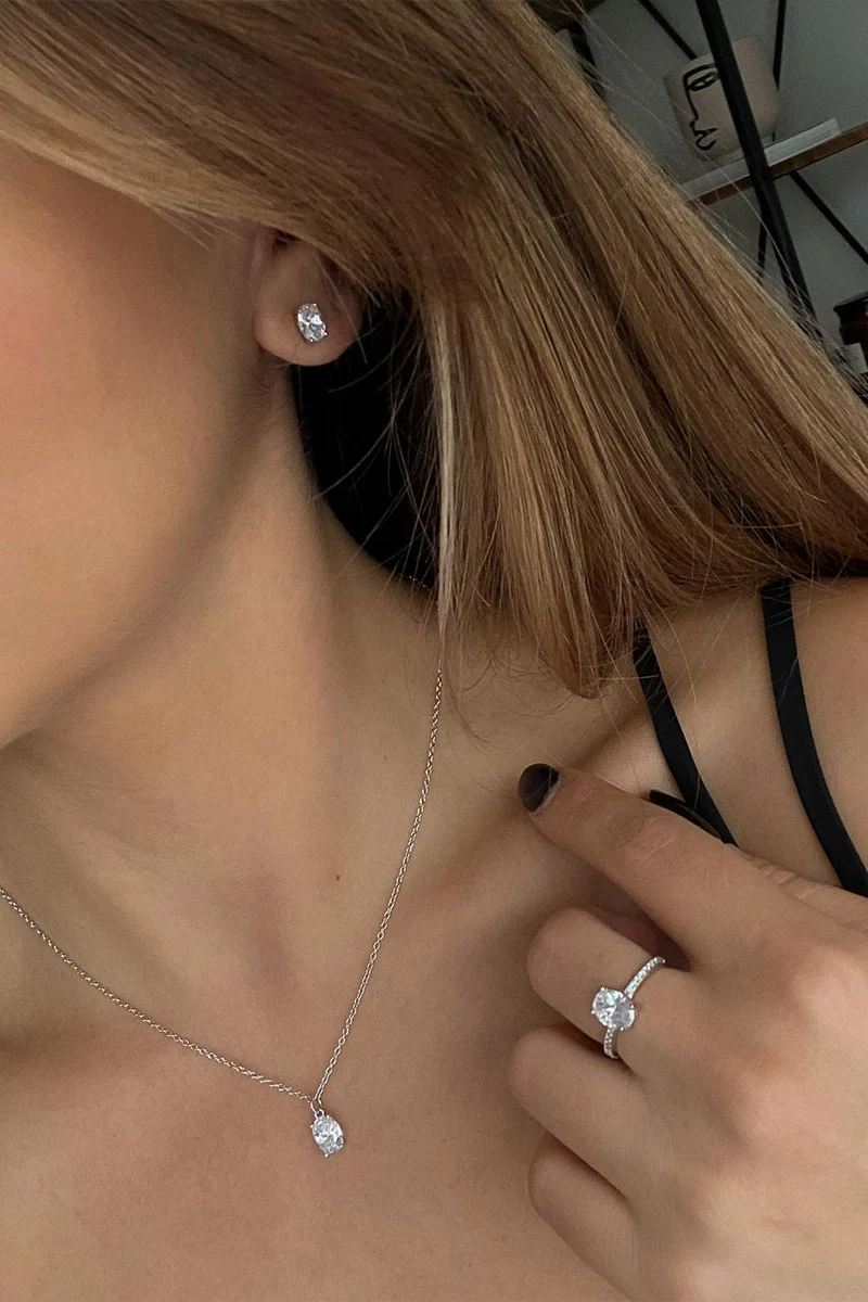 Brilliant Oval Pendant Necklace