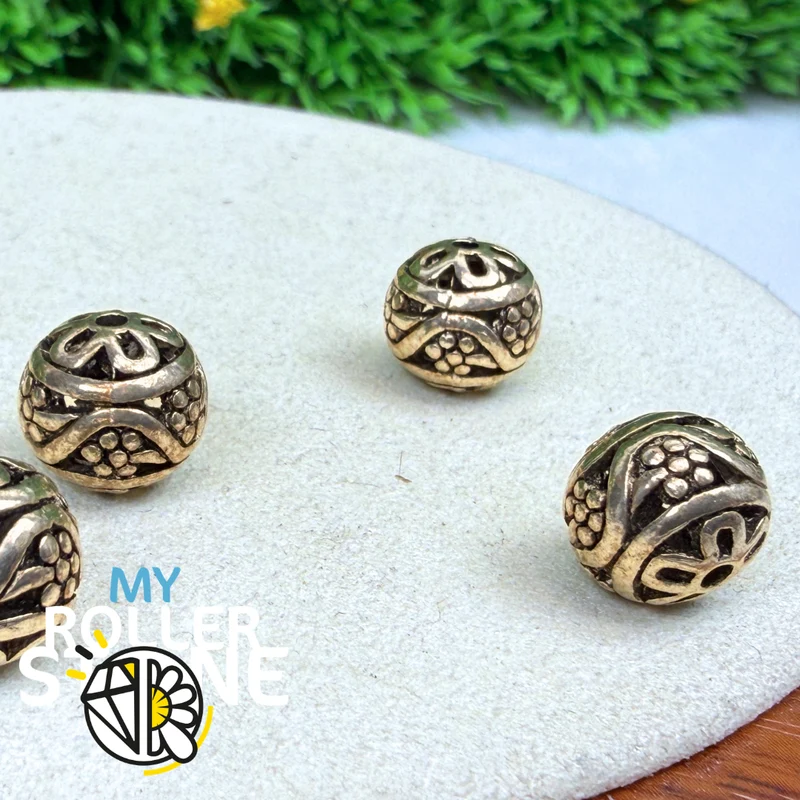 Runde Perle mit Blumenmotiv in Antiksilber