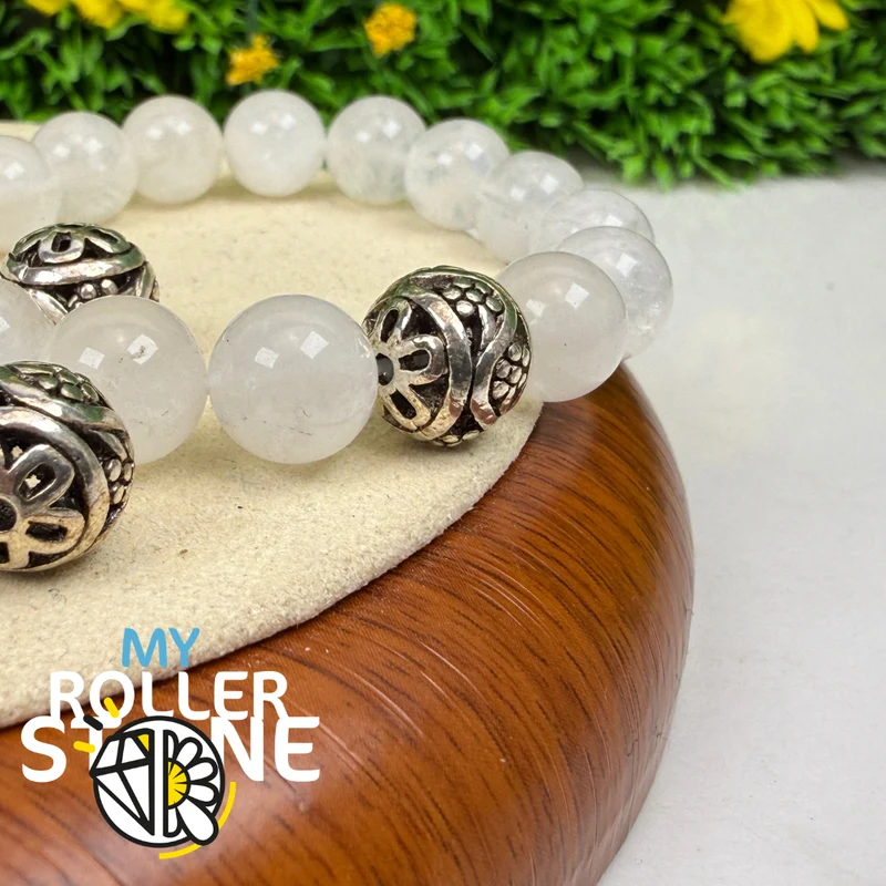 Runde Perle mit Blumenmotiv in Antiksilber