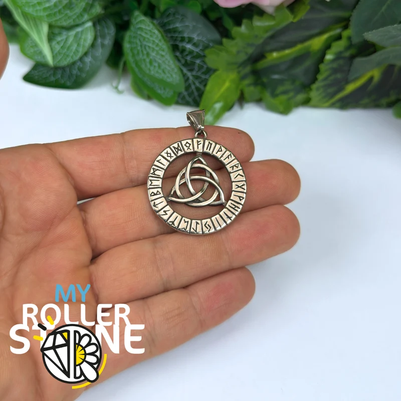 Wikinger Triquetra und Runen Anhänger
