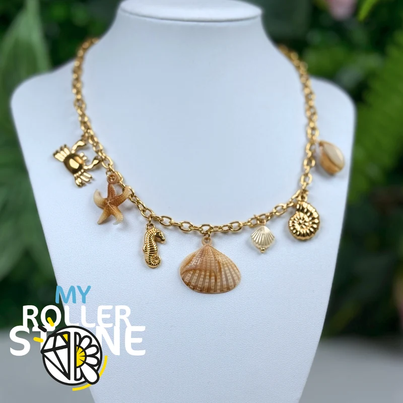 Bib-Halskette mit Anhängern aus Edelstahl und Muscheln