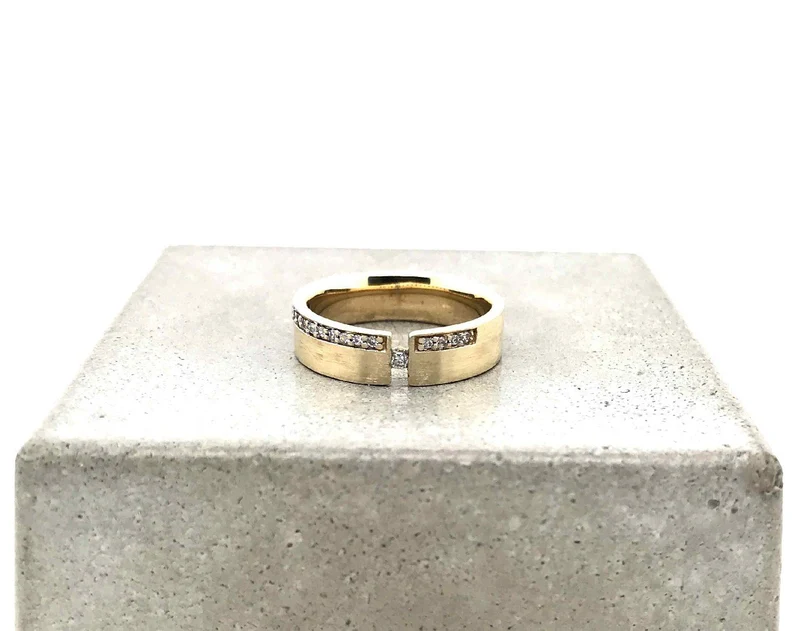 Ring Gelbgold 333 mit Brillanten