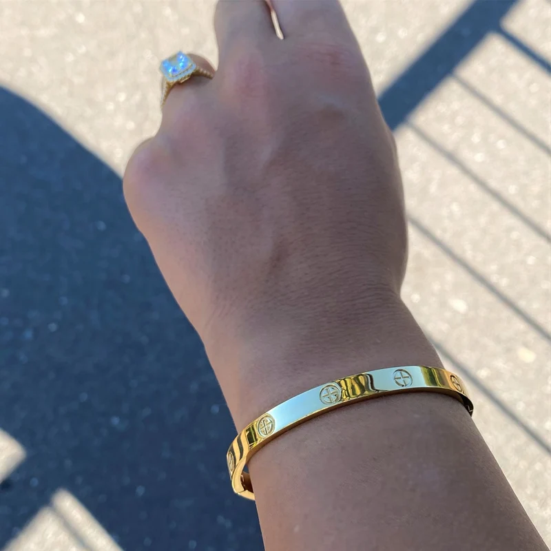 Crossed Arianna Armreif | 18K vergoldet