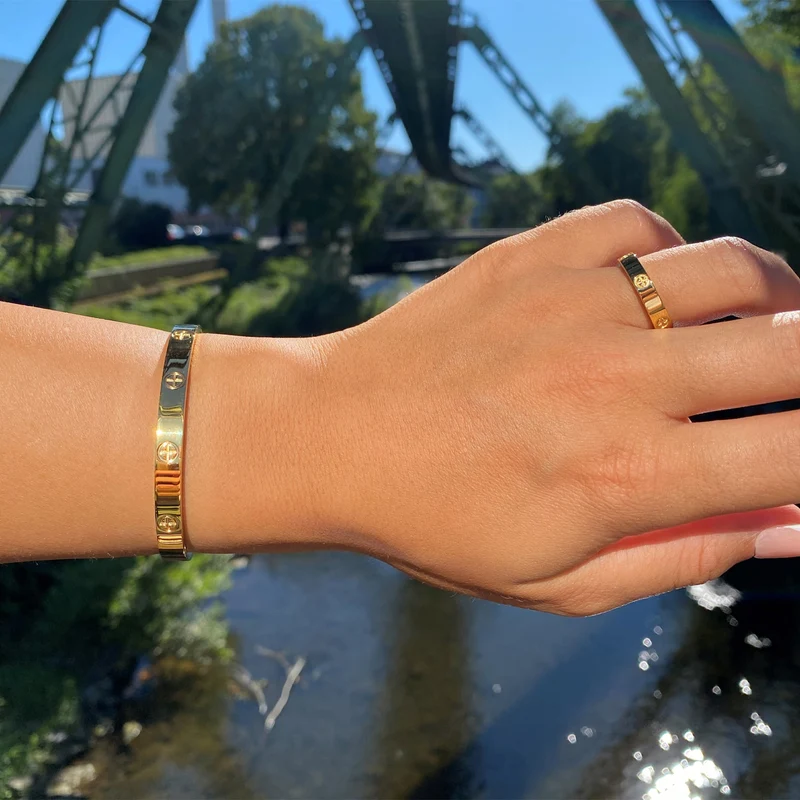 Crossed Arianna Armreif | 18K vergoldet
