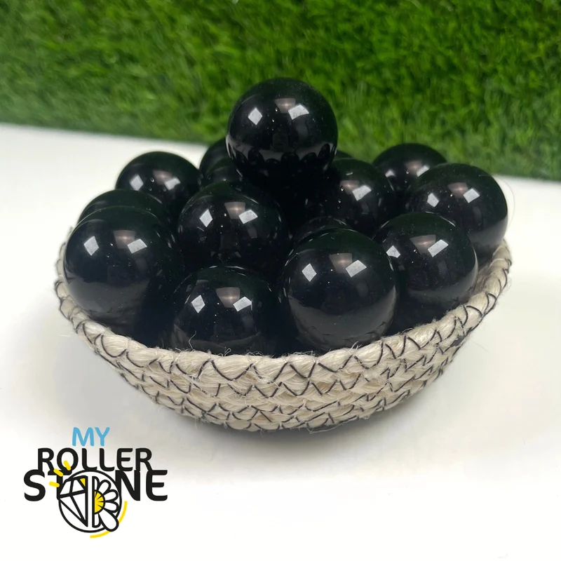 Schwarze Obsidiankugel