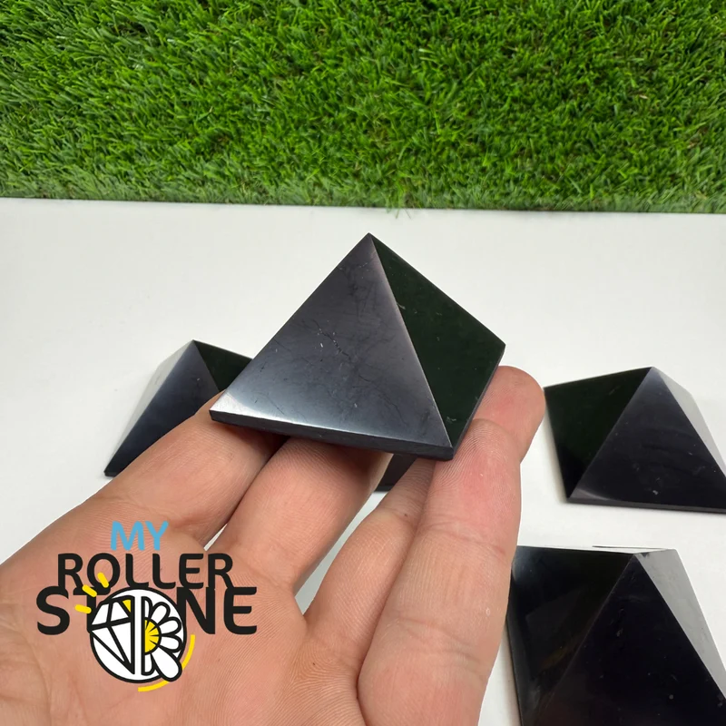 Schungitpyramide (zwei Größen)