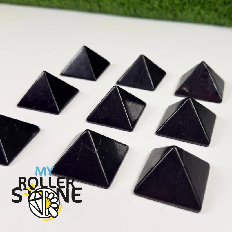 Schungitpyramide (zwei Größen)