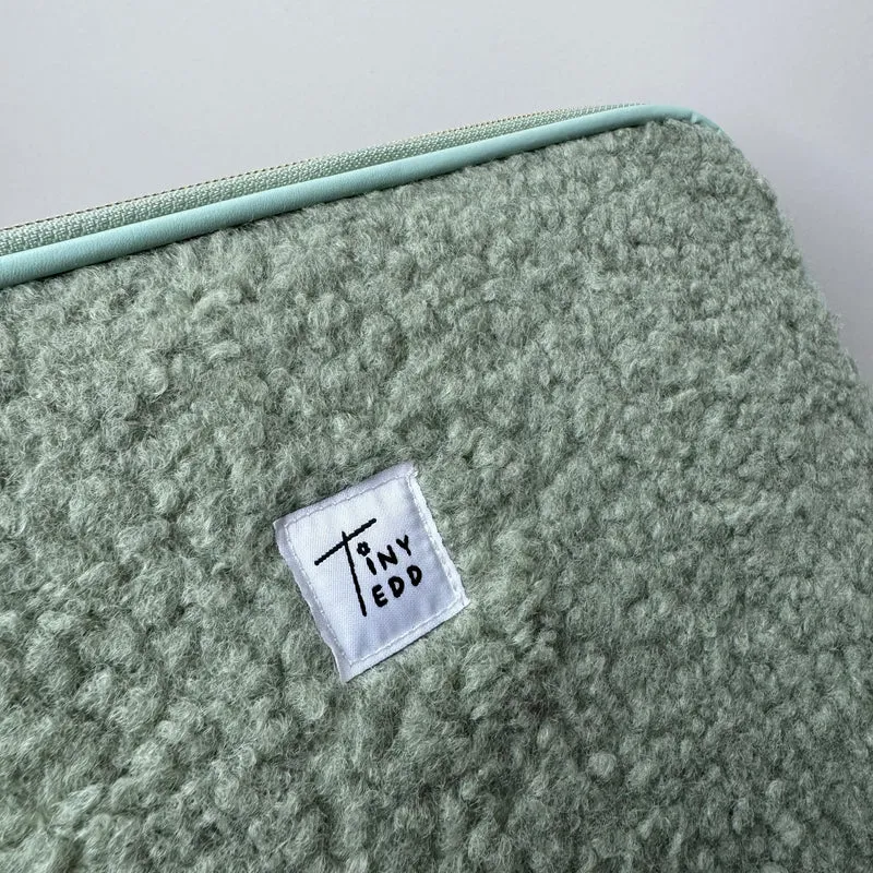 Fluffy Laptop Case - Farbe Sage