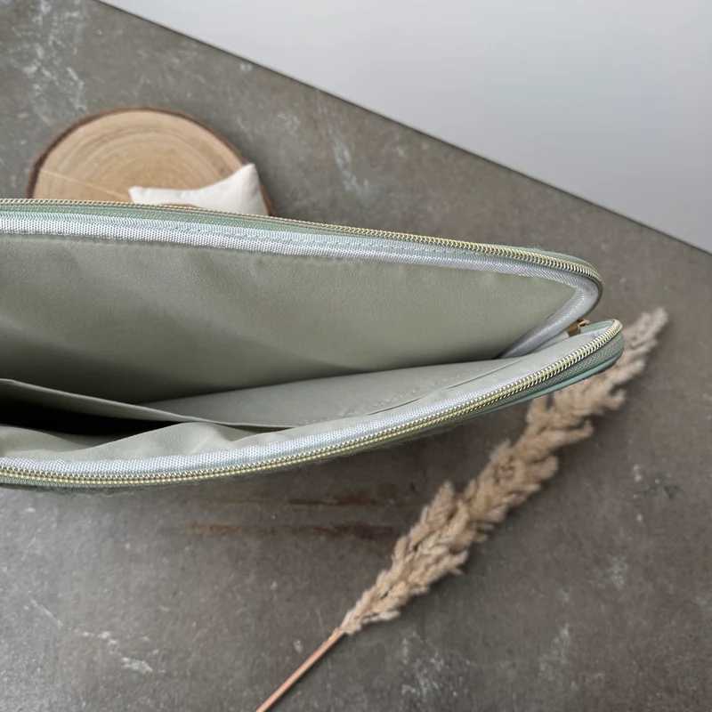 Fluffy Laptop Case - Farbe Sage