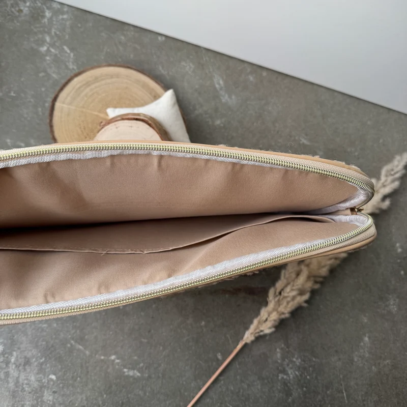 Fluffy Laptop Case - Farbe Beige