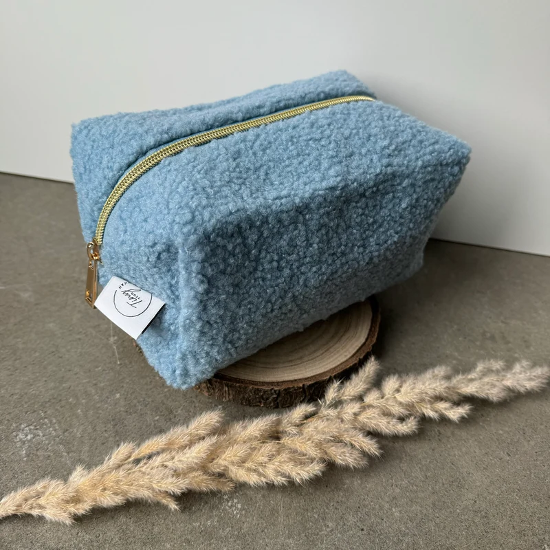 Fluffy Kosmetiktasche - Ice Blue