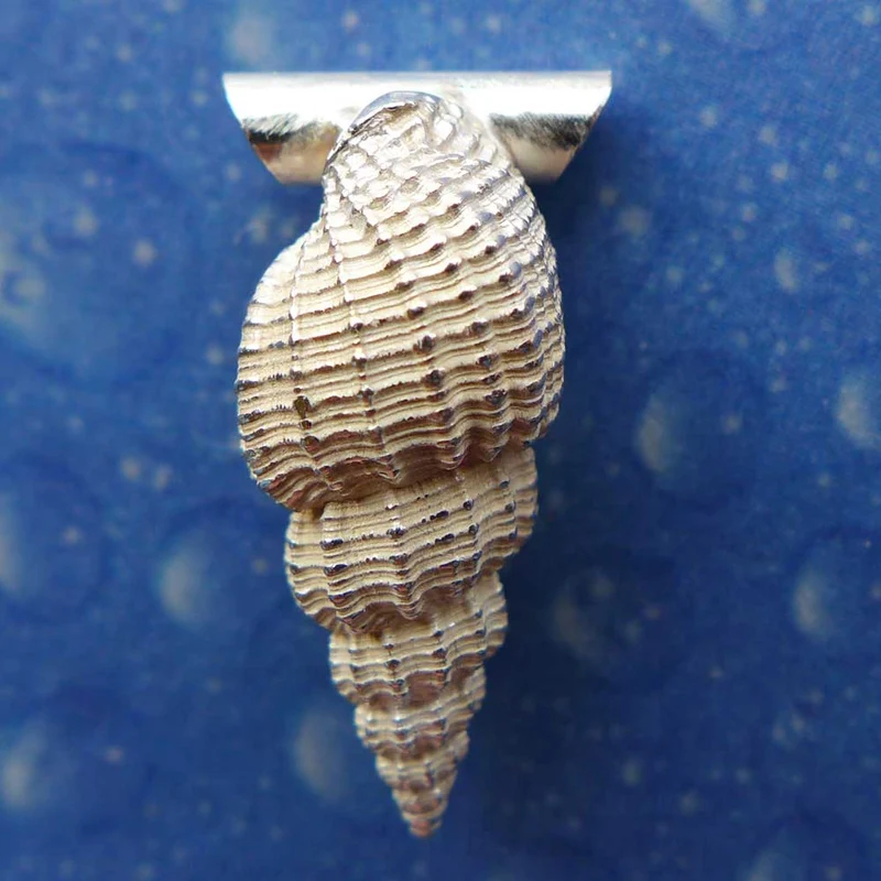 Meerschmuck Anhänger Dornen Schnecke