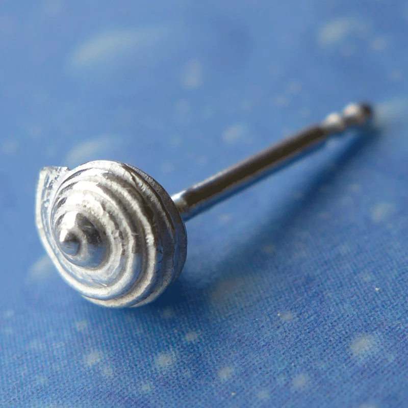Meeresbrise Schmuck Knopfschnecke Stecker grstr