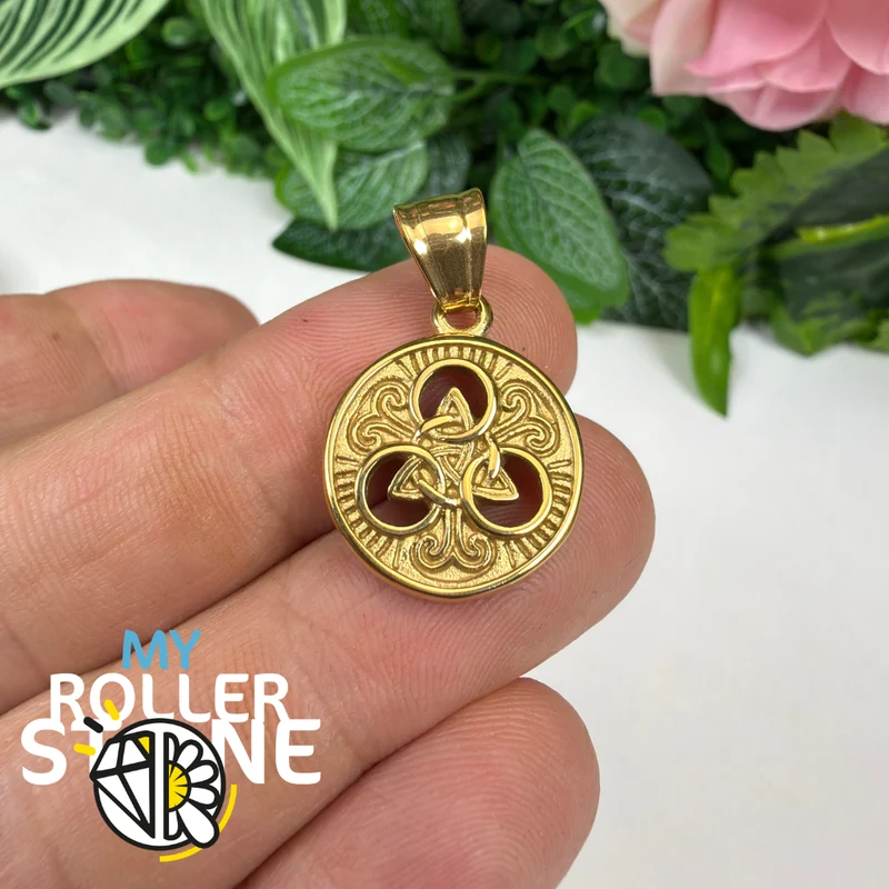 Goldener keltischer Triquetra-Anhänger – Dreifaltigkeitsknoten