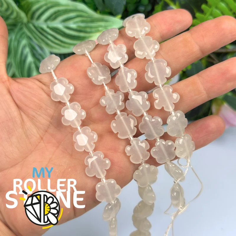 Weiße Jade-Blumenperle