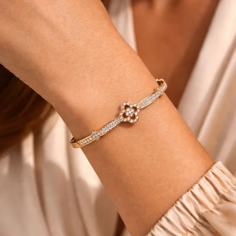 Crystal Pave Flower Armreif 14K Vergoldet