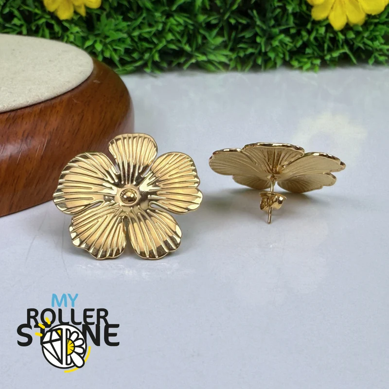 Goldene Blumenohrringe aus Edelstahl