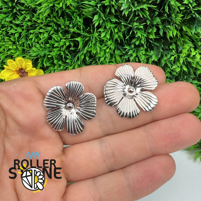 Ohrstecker aus Edelstahl in Blumenform