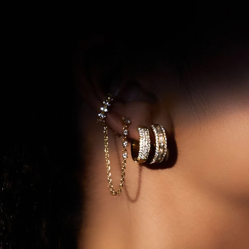 Irene Spark Huggie Hoop Ohrringe 14K Vergoldet