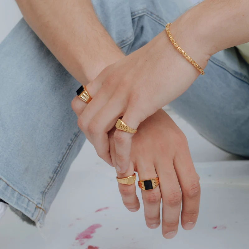 Frankie Signet Ring