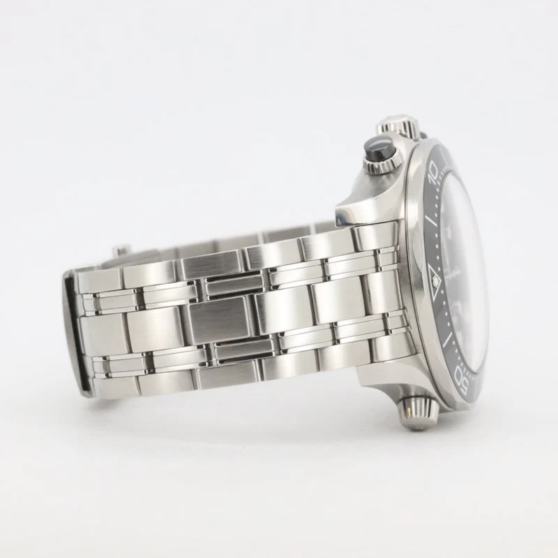 Omega Seamaster Diver 300 M 44mm 21030445101001 B&P Edelstahl Chronograph