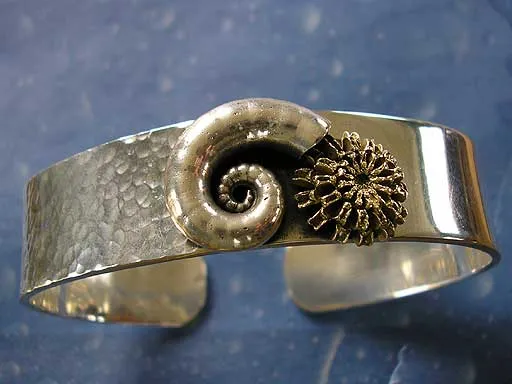 Maritime Geschenkidee Armreif Posthorn mit Samen