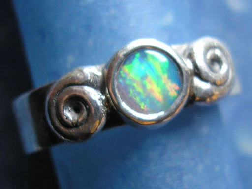 Lagunenschnecken mit Opal Ring