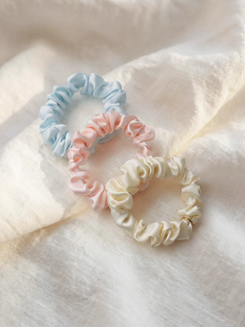 Blissful Pure Silk Medium Scrunchie Cream Blue