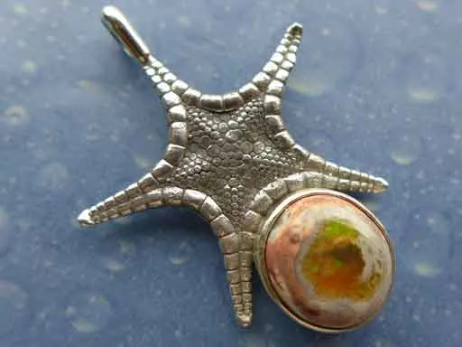 Kornstern mit Feueropal Anhänger
