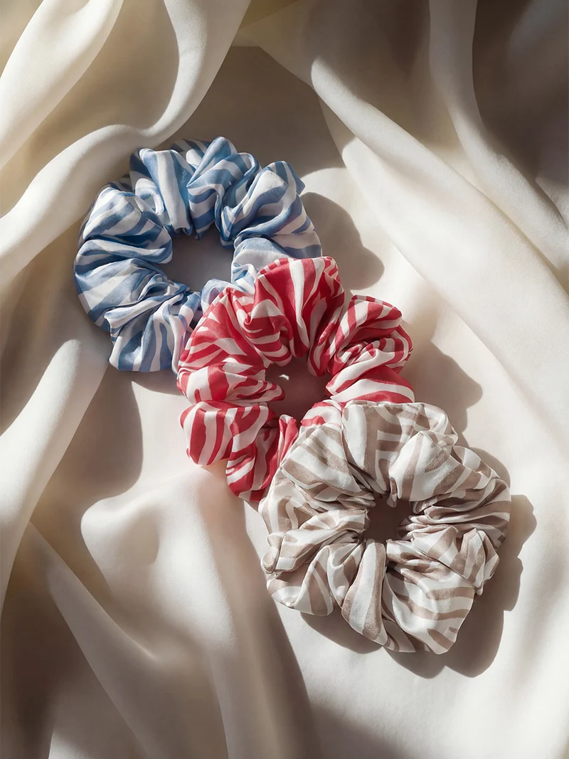 Beachy Vibe Scrunchie Red
