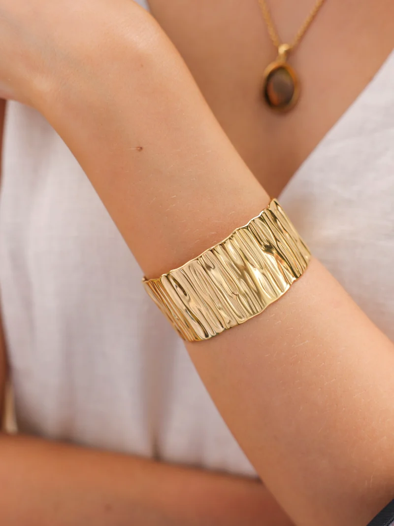 Bold Ripple Armcuff