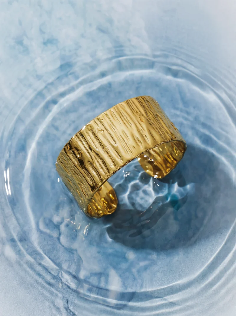Bold Ripple Armcuff