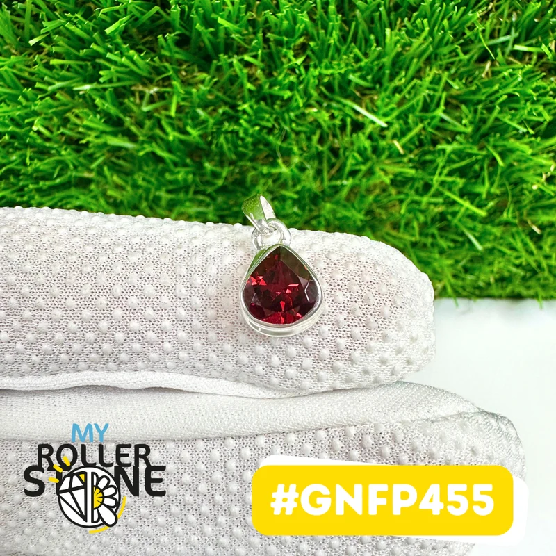 Facettierter Granatanhänger in 925er Sterlingsilber #GNFP455