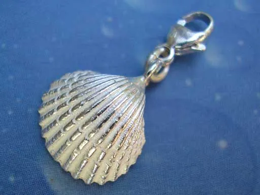 Herzmuschel grobgestreift Charms mit Karabiner