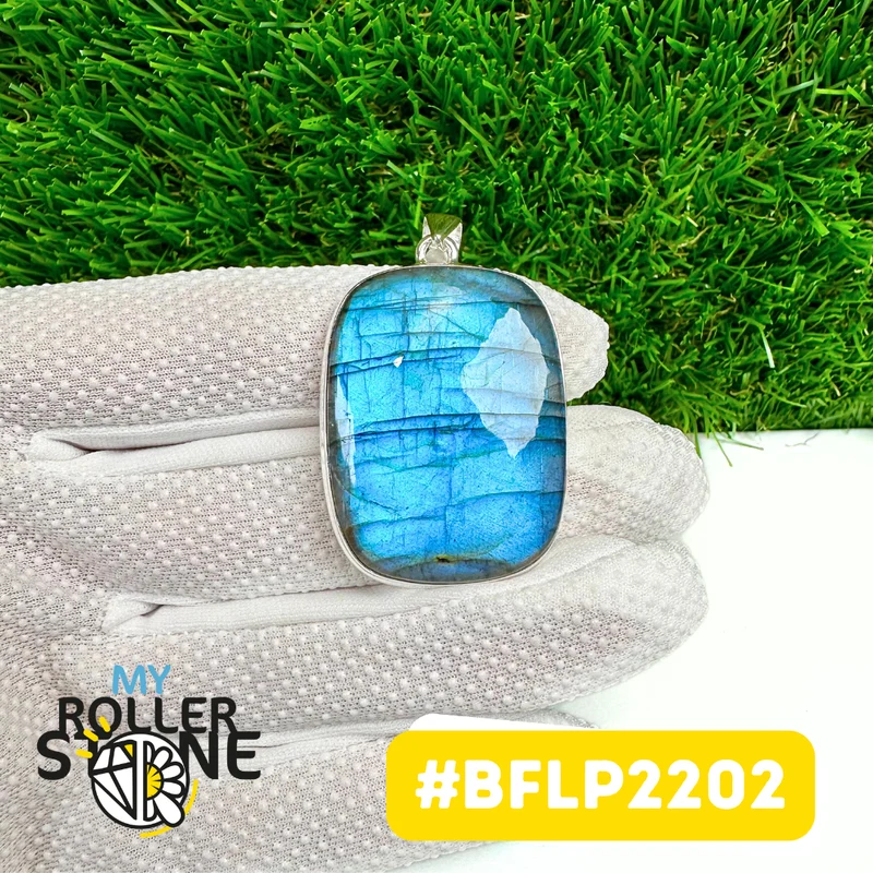 Labradorit-Anhänger „Blue Fire“ in 925er Sterlingsilber #BFLP2202