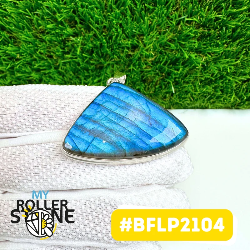 Labradorit-Anhänger „Blue Fire“ in 925er Sterlingsilber #BFLP2104