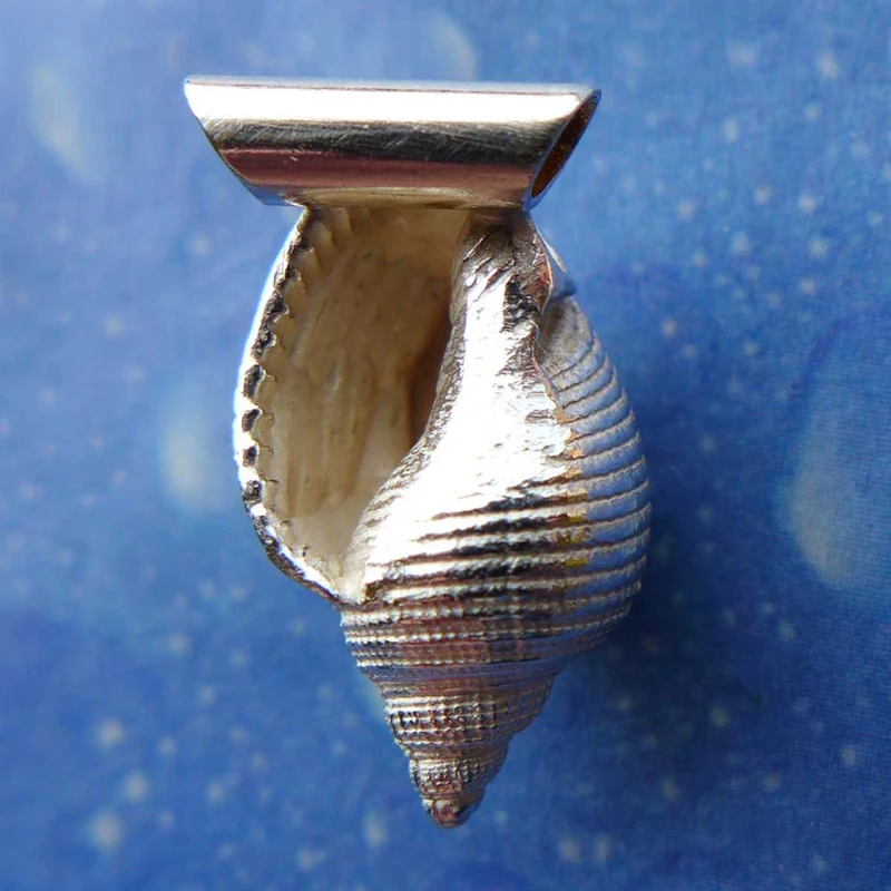 Helm Schnecke Anhänger