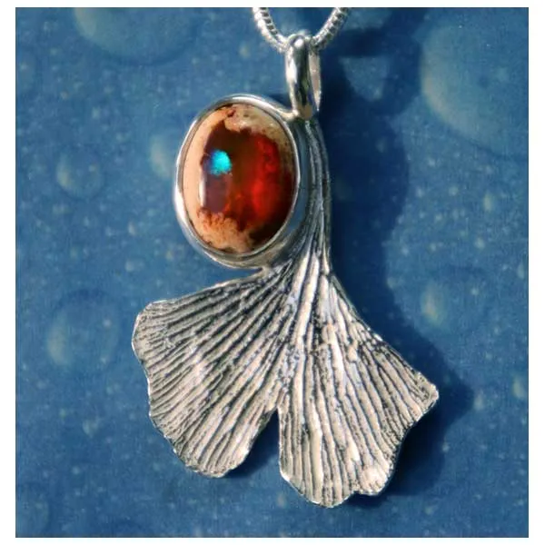 Ginkgoblatt mit Feueropal Anhänger