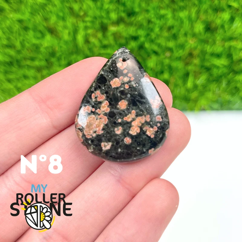 Obsidian-Blumenanhänger mit durchbrochenem Rand