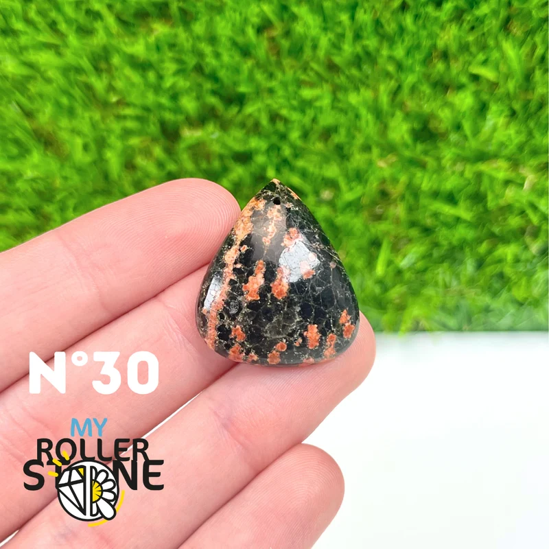 Obsidian-Blumenanhänger mit durchbrochenem Rand