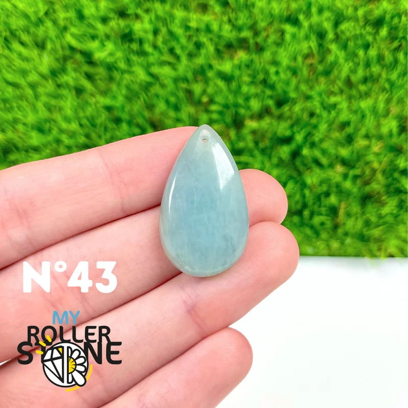 Durchbohrter Aquamarin-Anhänger 5A