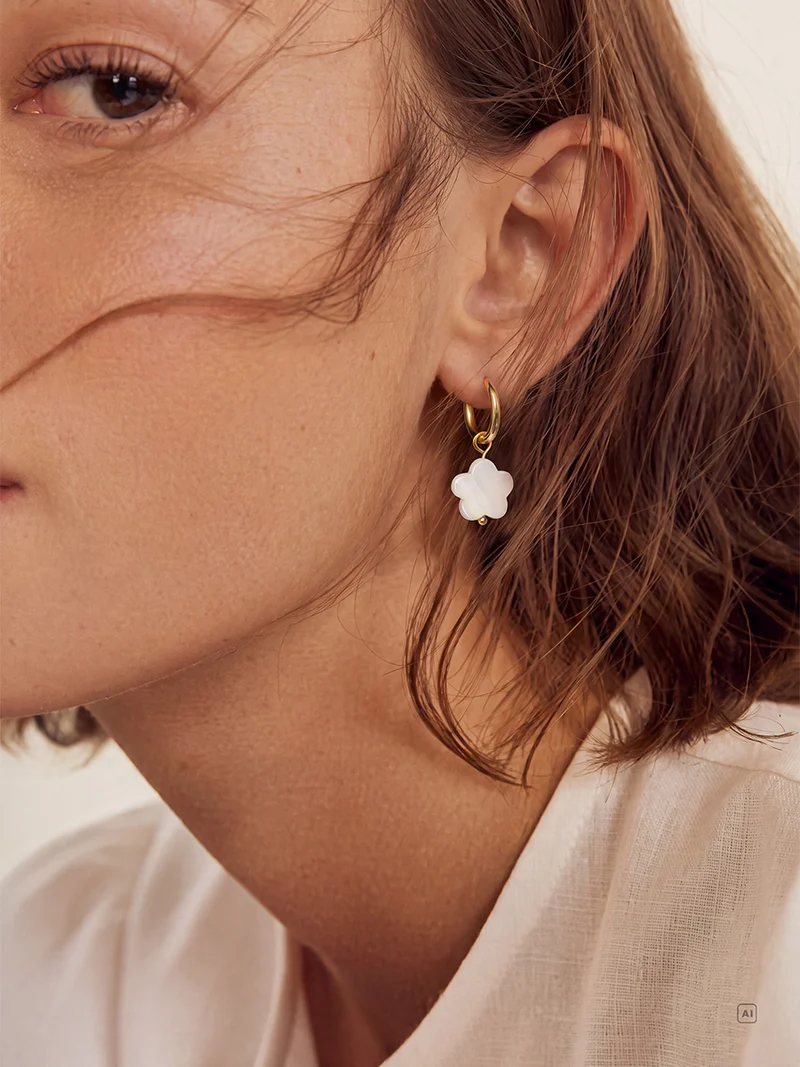 Delicate Flower Ohrring-Charm