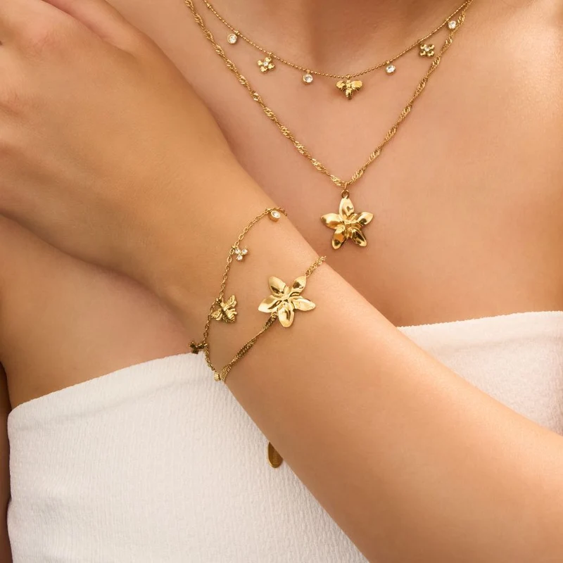 Flower & Bee Charm Armband 14K Vergoldet