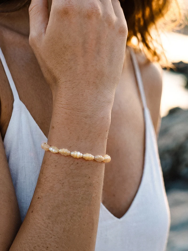 Fantasy Shell ARMBAND