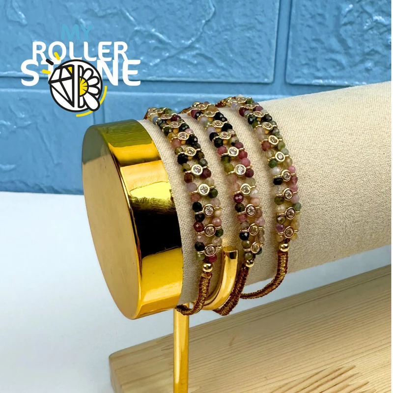 Geflochtenes Armband mit Naturperlen und Strasssteinen