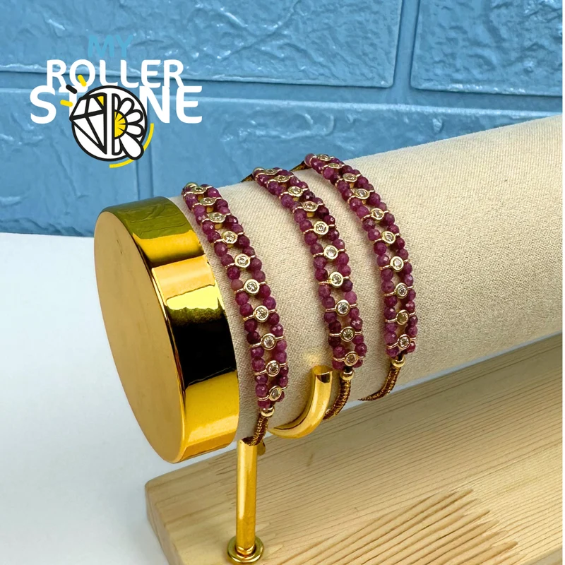 Geflochtenes Armband mit Naturperlen und Strasssteinen